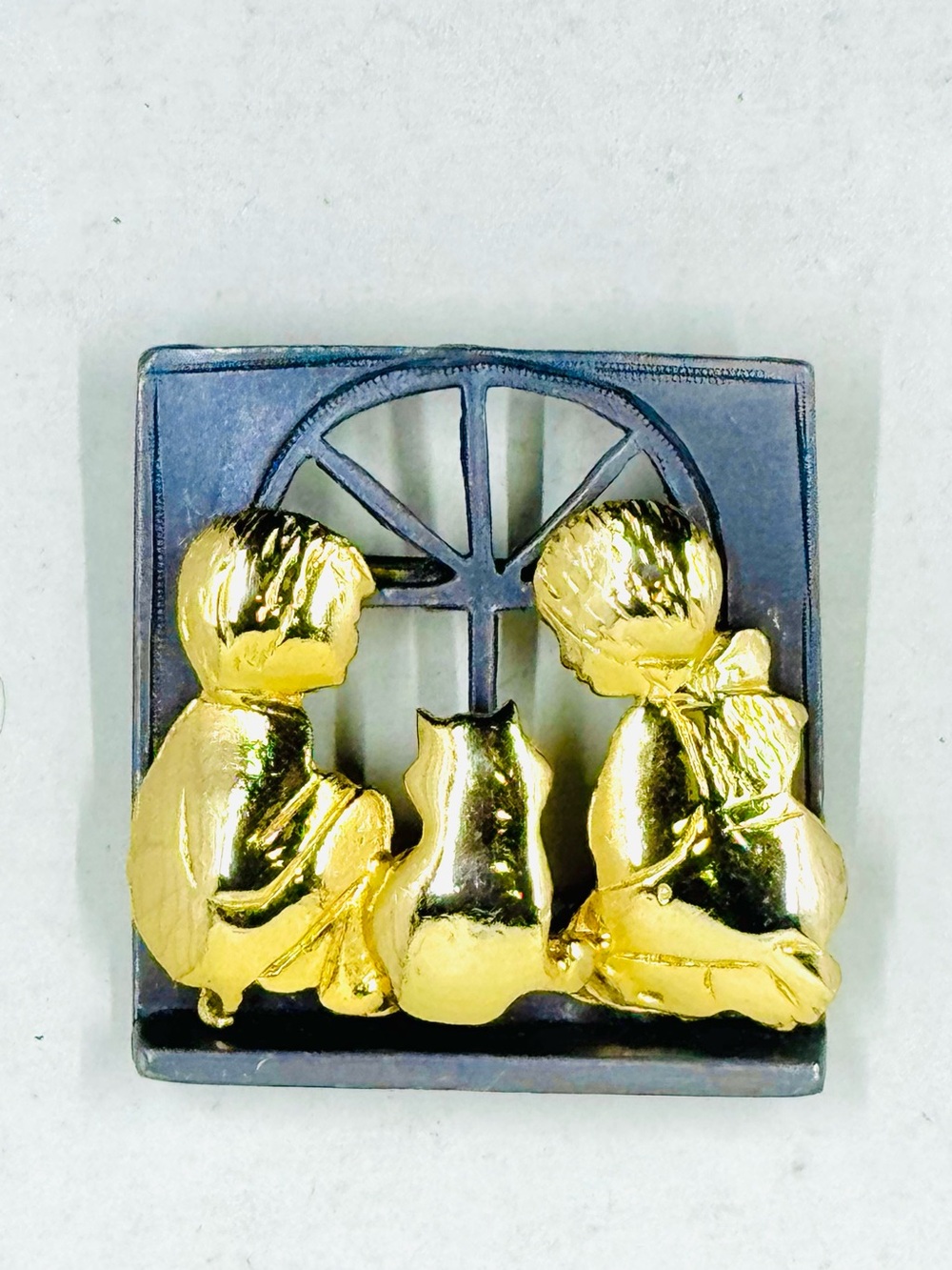 Ultra Craft Vintage Gold-Tone Children & Cat Looking Out Window Brooch Pin